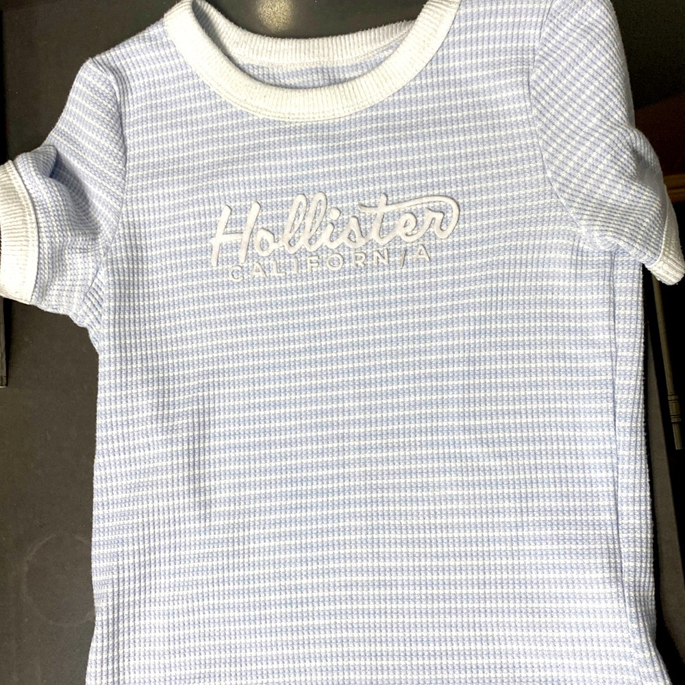 Hollister hella cute top